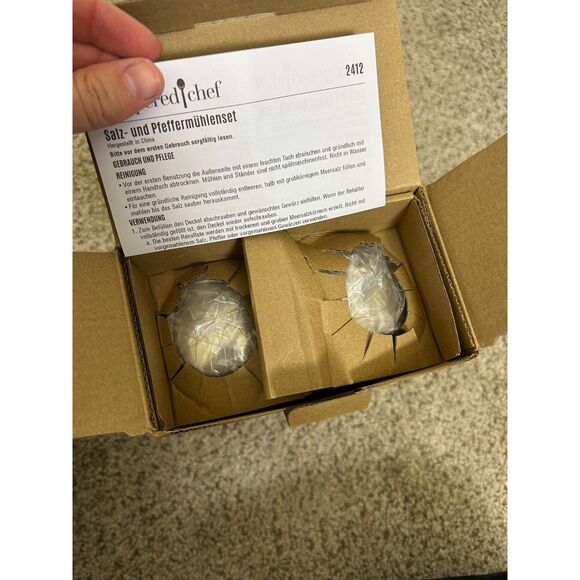 Pampered Chef Salt & Pepper Grinder Set BRAND NEW glass - Picture 3 of 3